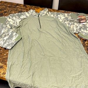 Combat shirt/light sweater 3XL brand new w tags